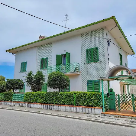 Accogliente Mansarda A Due Passi Dal Mare