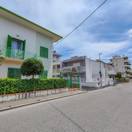Accogliente Mansarda A Due Passi Dal Mare Civitanova Marche